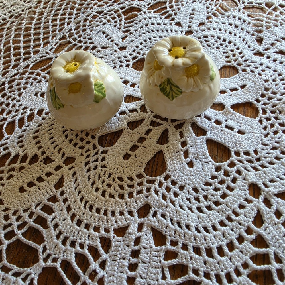 Sculptured Daisey METLOX Salt & Pepper Shakers POPPY TRAIL Basket Weave - Picture 4 of 5